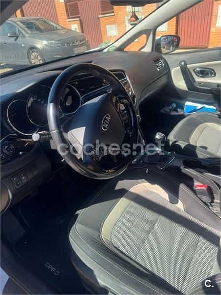 Usado Kia Ceed GT 90 HP (66 kW) 2016 Branco Sedan