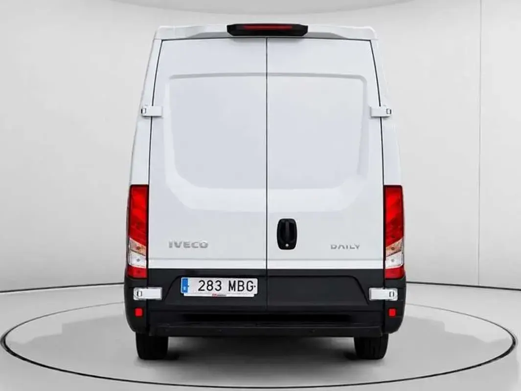 Usado Iveco Daily 156 CV (114 kW) 2022 Blanco Van
