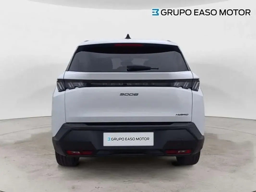 Używany Peugeot 5008 Allure 145 KM (106 kW) 2025 Biały SUV