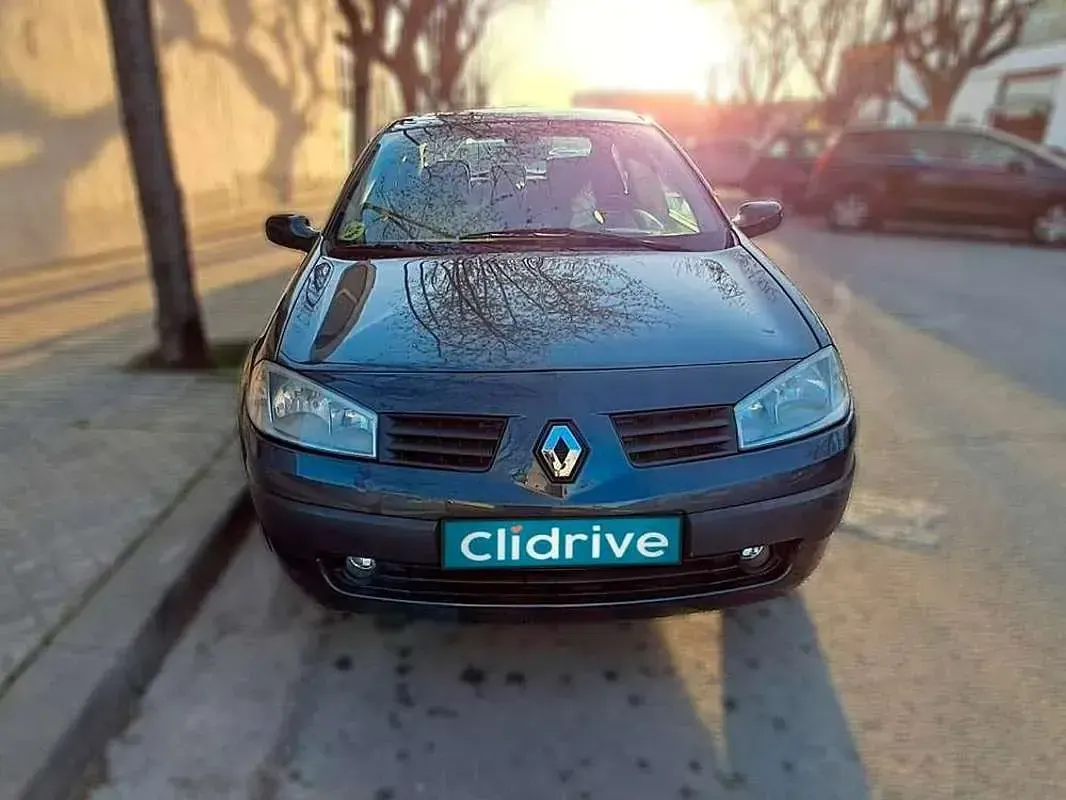 Usado Renault Mégane Dynamique 110 CV (80 kW) 2005 Negro Berlina
