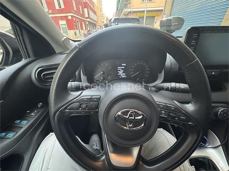 Usado Toyota Yaris 125 CV (91 kW) 2024 Gris / plata Berlina