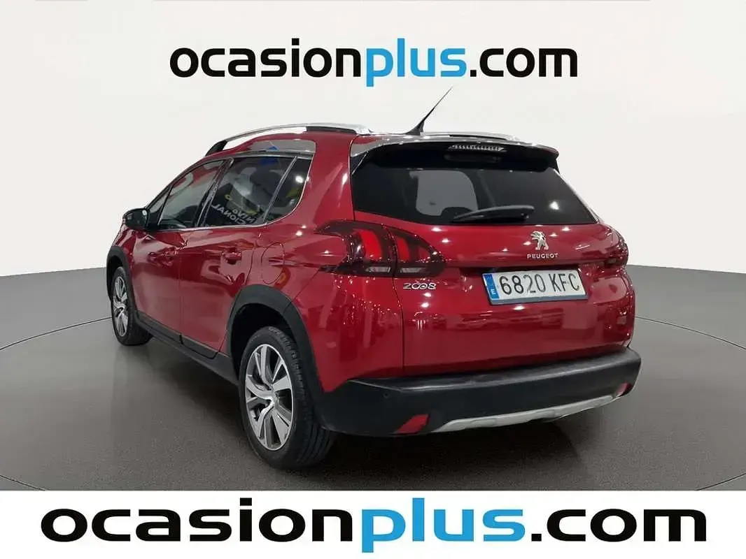 Usado Peugeot 2008 Allure 120 CV (88 kW) 2017 Rojo SUV