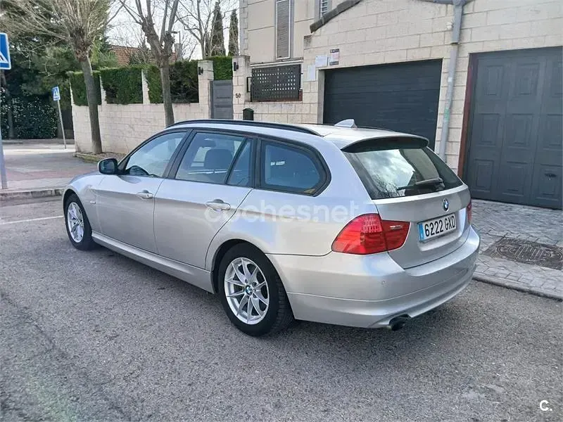 Usado BMW 318 143 CV (105 kW) 2010 Gris / plata Familiar