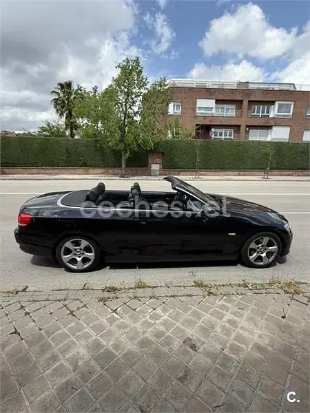 Käytetty BMW 320 Cabriolet 170 HP (125 kW) 2008 Musta Avoauto