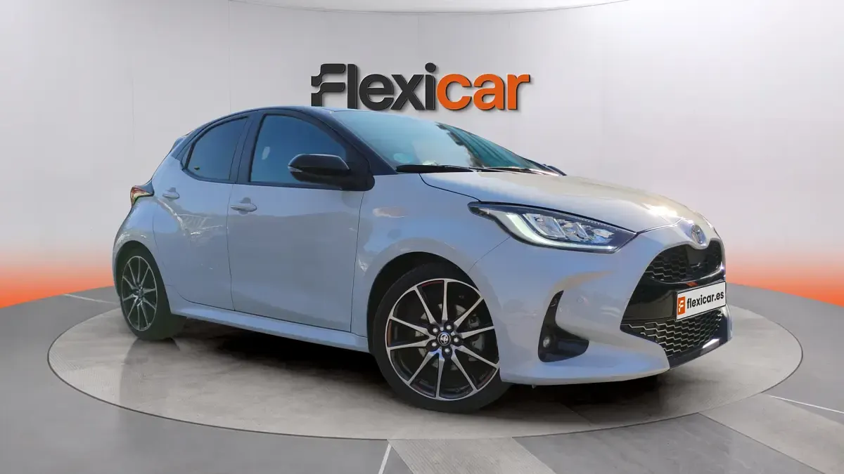 Usado Toyota Yaris Hybrid Plus 130 CV (95 kW) 2024 Berlina