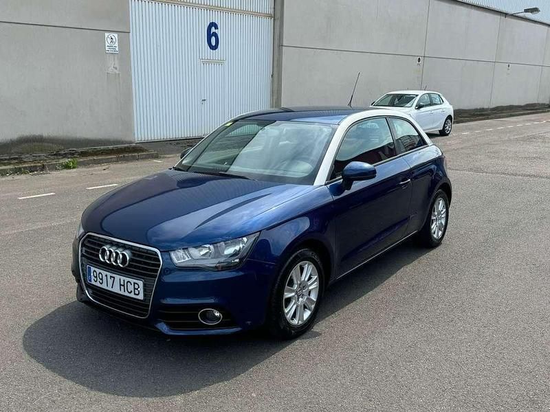 Azul Usado 2011 Audi A1 Attraction Utilitario | 7900 € (Un poco caro) - Imagen 1/4