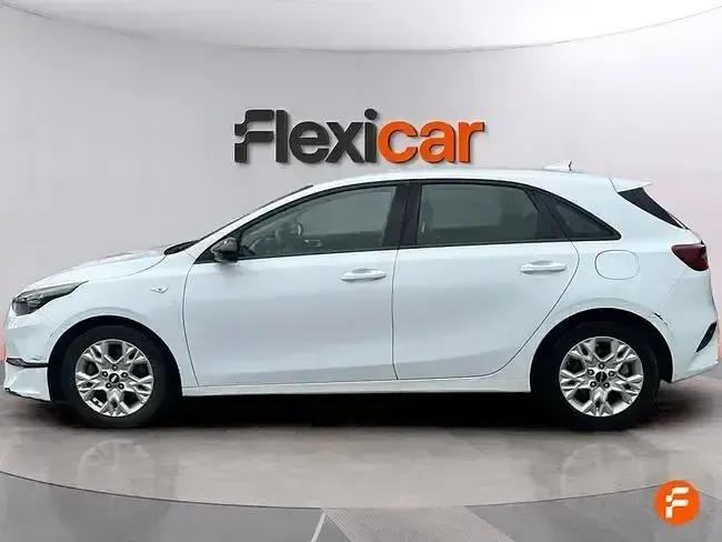 Usado Kia Ceed 100 CV (73 kW) 2021 Blanco Utilitario