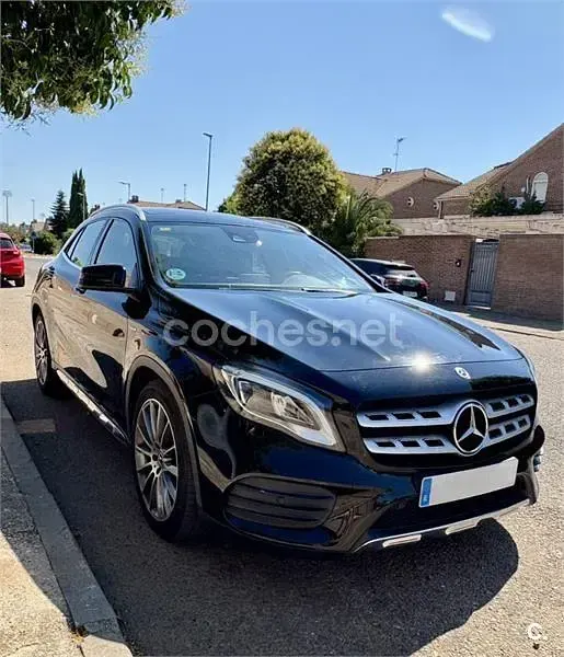 Usado Mercedes GLA180 122 CV (89 kW) 2020 Negro SUV