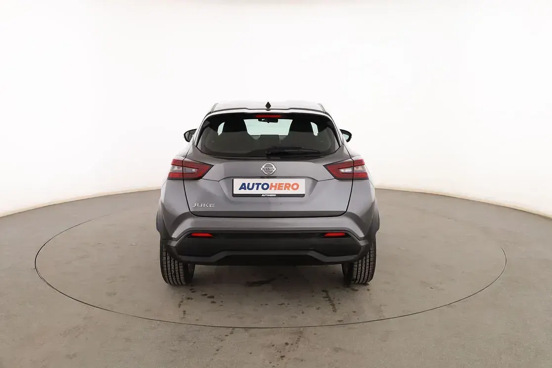 Usado Nissan Juke Acenta 117 CV (86 kW) 2020 Gris SUV
