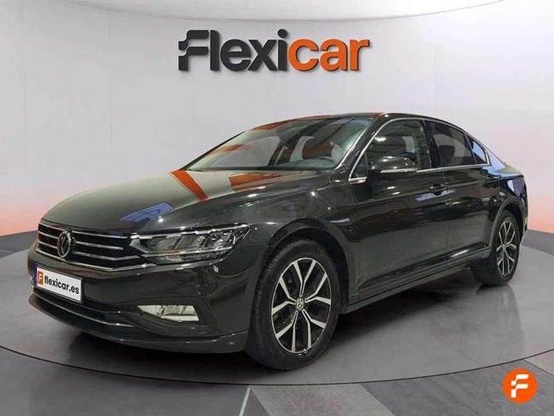 Usado VW Passat Advance 120 CV (88 kW) 2019 Gris Berlina