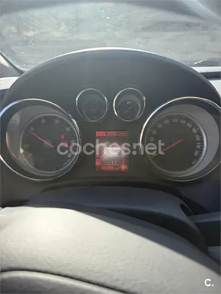 Usado Opel Astra Selective 110 CV (80 kW) 2014 Gris / plata Berlina