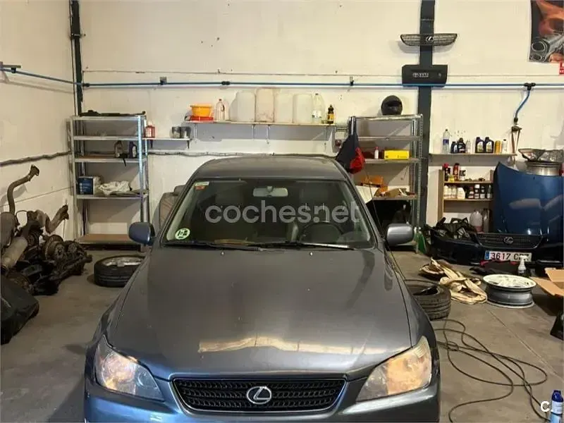 Usado Lexus IS200 Luxury Line 155 CV (114 kW) 2004 Azul Berlina