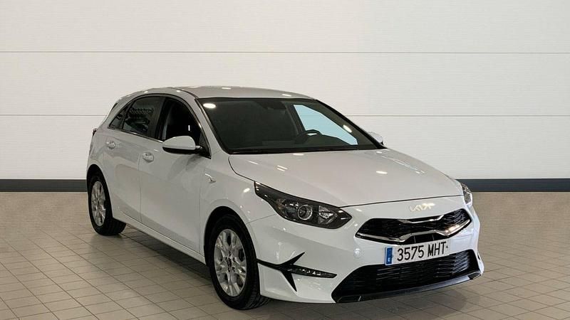 Blanco Usado 2023 Kia Ceed Utilitario | 19.400 € (Un poco caro) - Imagen 1/1