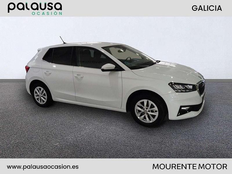 Usado Skoda Fabia Selection 95 CV (69 kW) 2024 Blanco Utilitario