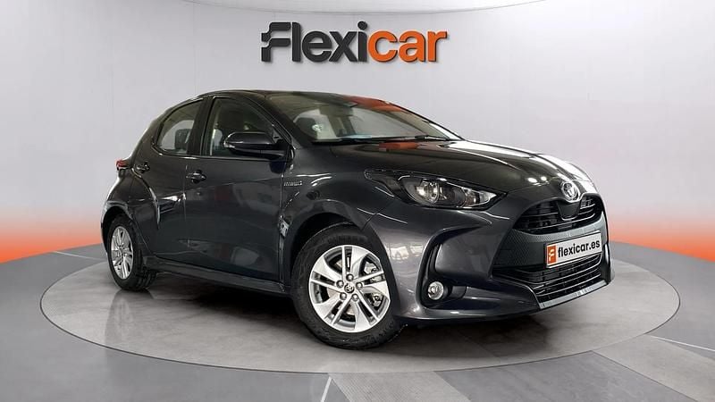 Usado Toyota Yaris Hybrid Business Edition 116 CV (85 kW) 2021 Negro Utilitario