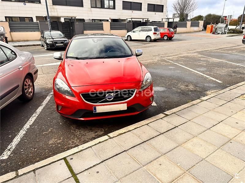 Usado Volvo V40 R-Design 115 HP (84 kW) 2013 Vermelho Sedan