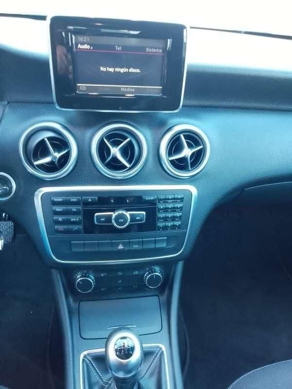 Usado Mercedes A200 Urban 136 CV (100 kW) 2015 Rojo Utilitario