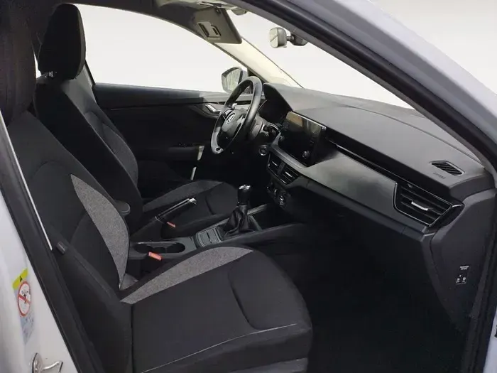 Usado Skoda Scala Active 110 CV (80 kW) 2022 Blanco Utilitario