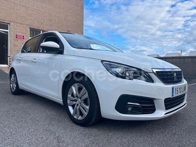 Usado Peugeot 308 Active 130 CV (95 kW) 2021 Blanco Berlina