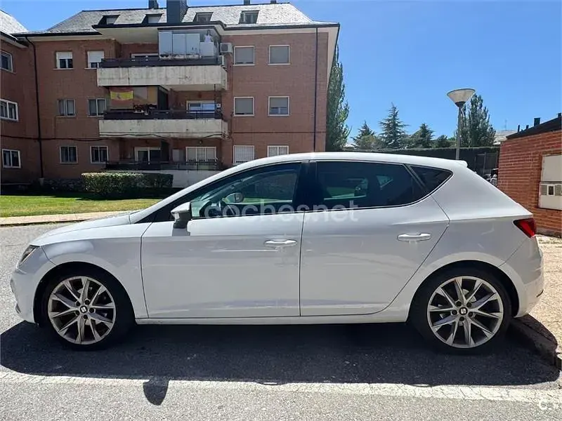 Usado Seat Leon FR 125 CV (91 kW) 2018 Blanco Berlina