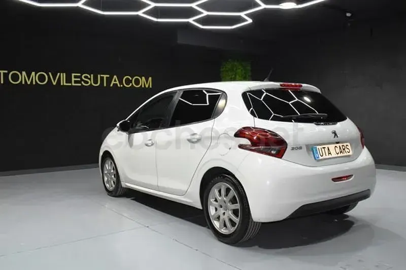 Usado Peugeot 208 GT-line 100 CV (73 kW) 2018 Blanco Utilitario