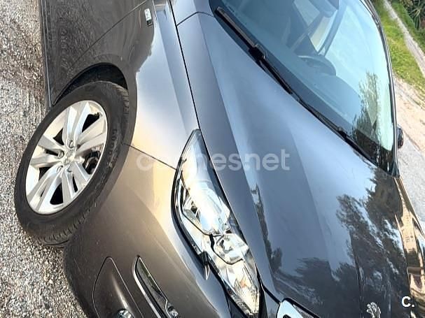 Usado Peugeot 308 Active 100 CV (73 kW) 2016 Gris / plata Berlina