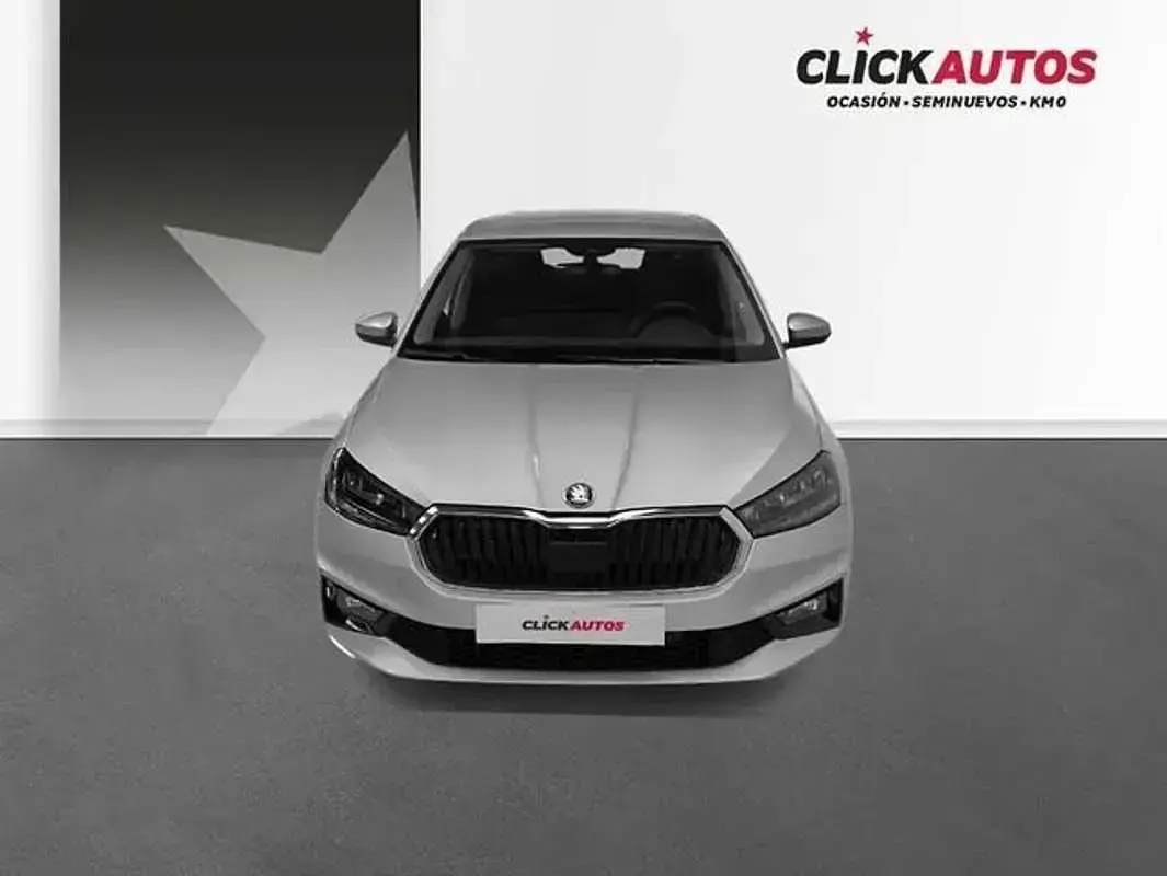 Usado Skoda Fabia Selection 95 CV (69 kW) 2025 Plateado Utilitario