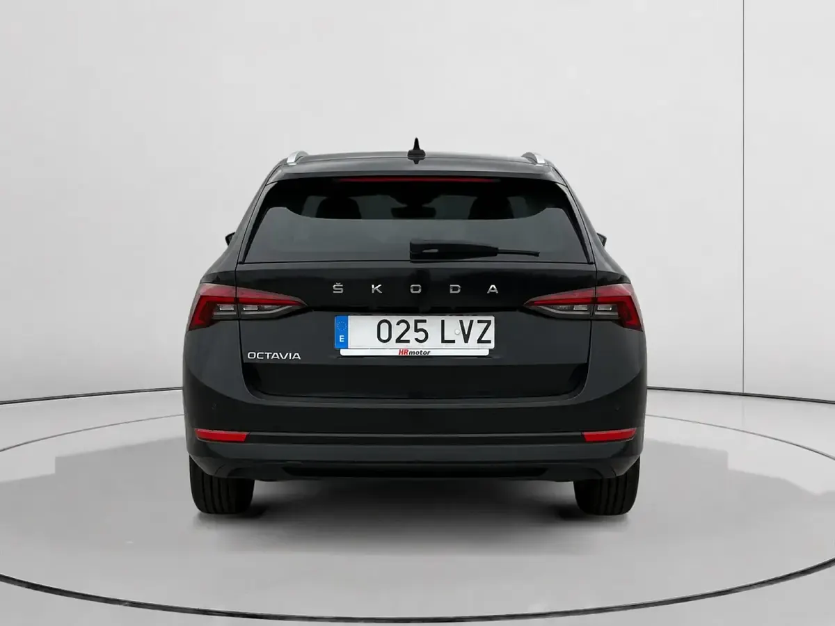 Usado Skoda Octavia Ambition 150 CV (110 kW) 2022 Negro Utilitario