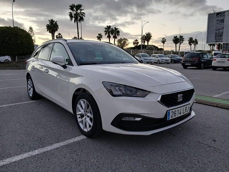 Usado Seat Leon Style 115 CV (84 kW) 2021 Blanco Familiar