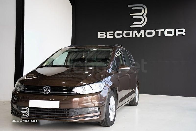Usado VW Touran Advance 115 CV (84 kW) 2017 Marrón Monovolumen