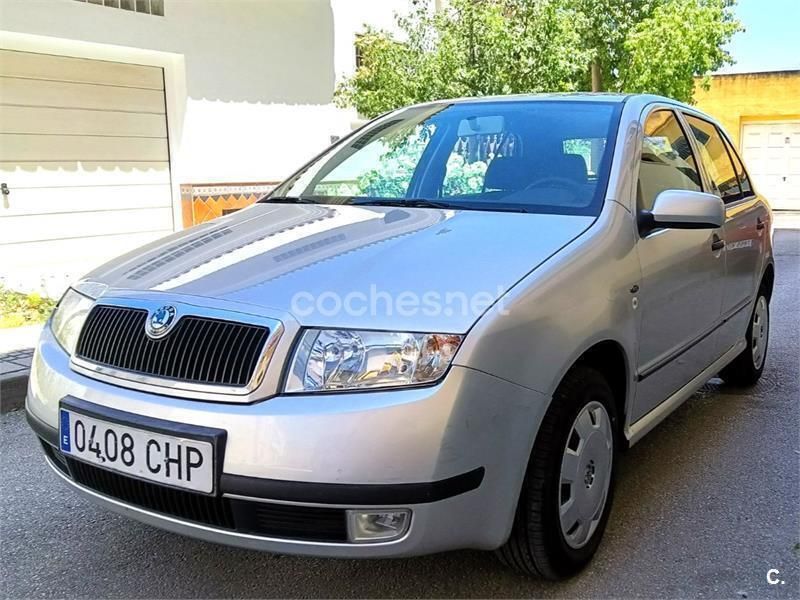 Gris / plata Usado 2003 Skoda Fabia Comfort Berlina | 2500 € - Imagen 1/4