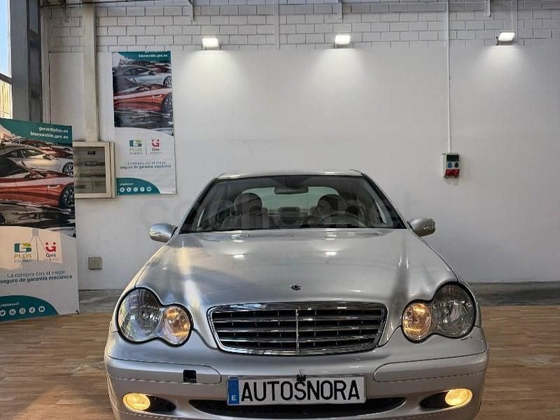 Usado Mercedes C220 Elegance 150 CV (110 kW) 2005 Gris / plata Familiar