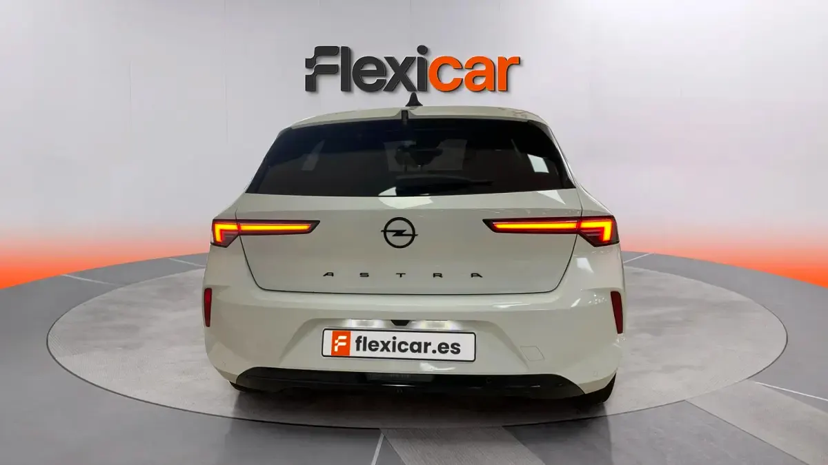 Usado Opel Astra Edition 110 CV (80 kW) 2023 Blanco Utilitario
