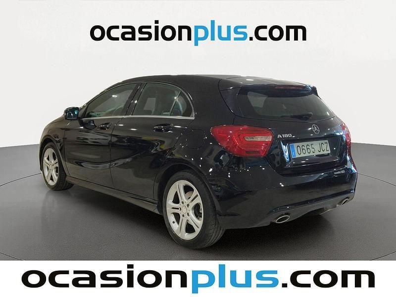 Usado Mercedes A180 Urban 109 CV (80 kW) 2015 Negro Utilitario