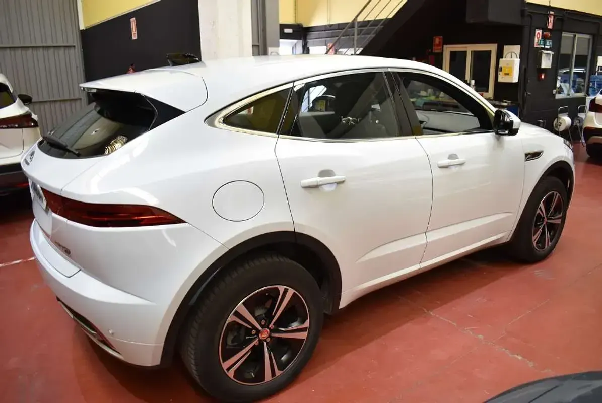 Usado Jaguar E-Pace R-Dynamic 309 CV (227 kW) 2021 Blanco SUV