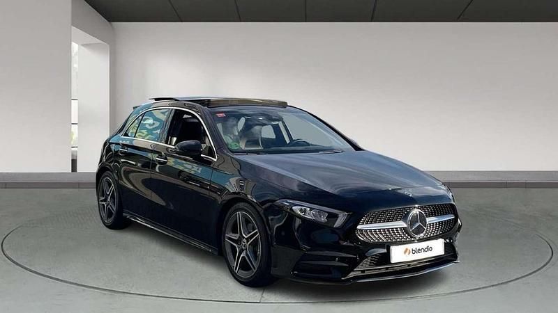 Usado Mercedes A180 AMG line 137 CV (100 kW) 2019 Negro Berlina