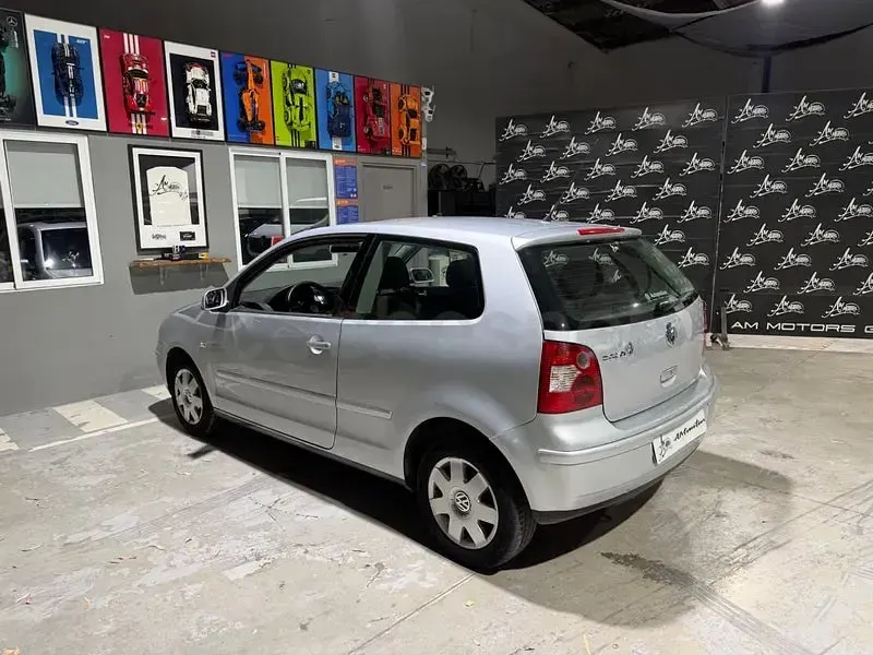 Usado VW Polo Trendline 65 CV (47 kW) 2002 Gris / plata Berlina