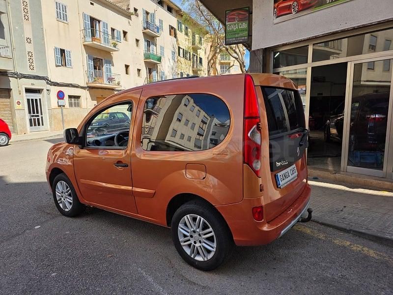 Usado Renault Kangoo 105 CV (77 kW) 2010 Naranja Monovolumen