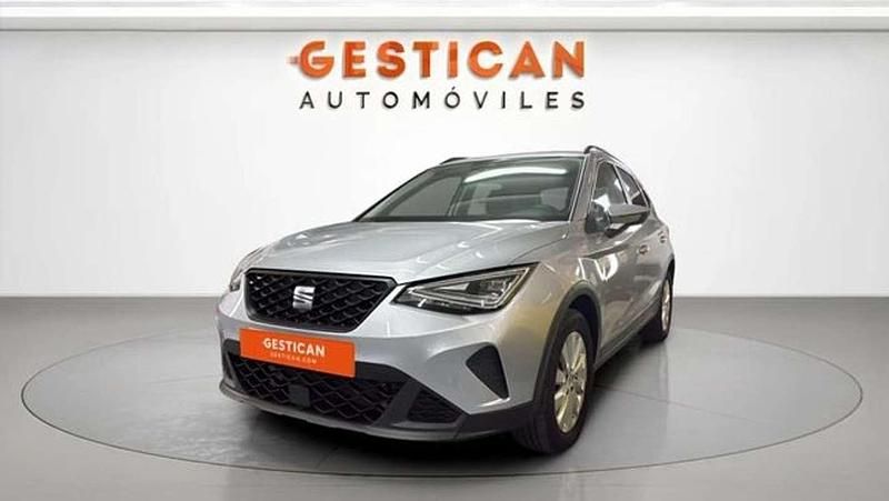 Usado Seat Arona Style 110 CV (80 kW) 2023 Gris SUV