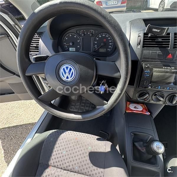 Usado VW Polo Conceptline 55 CV (40 kW) 2002 Gris / plata Berlina