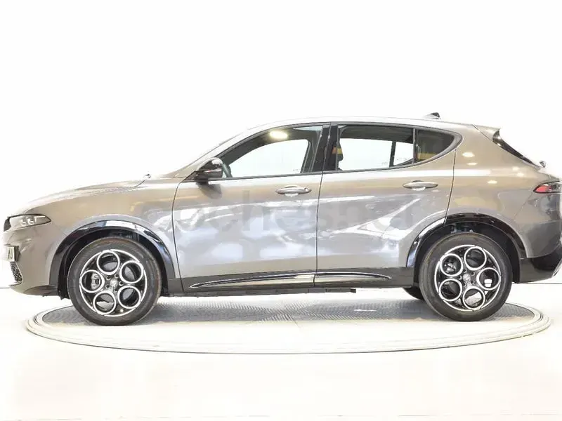 Usado Alfa Romeo Tonale Sprint 130 CV (95 kW) 2024 Gris / plata SUV