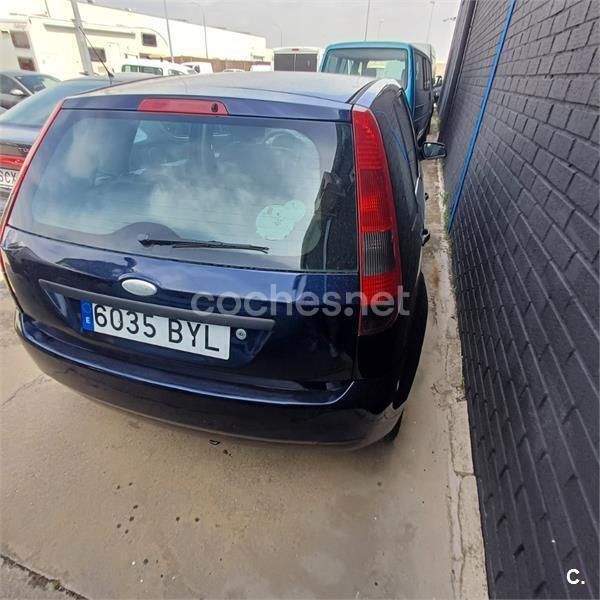 Azul Usado 2002 Ford Fiesta Trend Utilitario | 2500 € (Precio justo) - Imagen 1/4