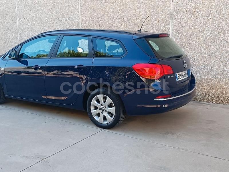 Usado Opel Astra Business 136 CV (100 kW) 2014 Azul Familiar