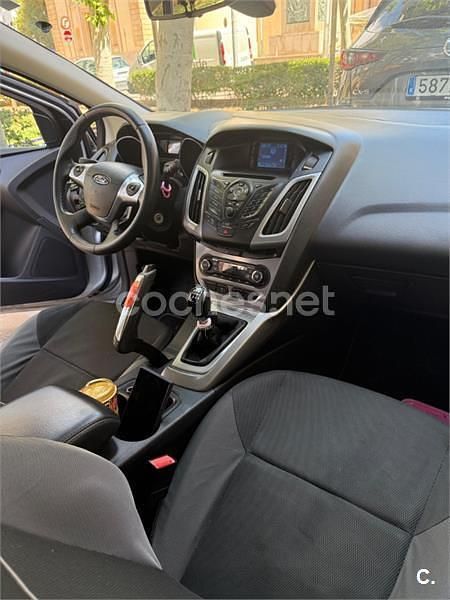Usado Ford Focus Titanium 115 CV (84 kW) 2011 Gris / plata Berlina