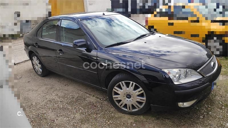 Usado Ford Mondeo Sport 130 CV (95 kW) 2003 Negro Berlina