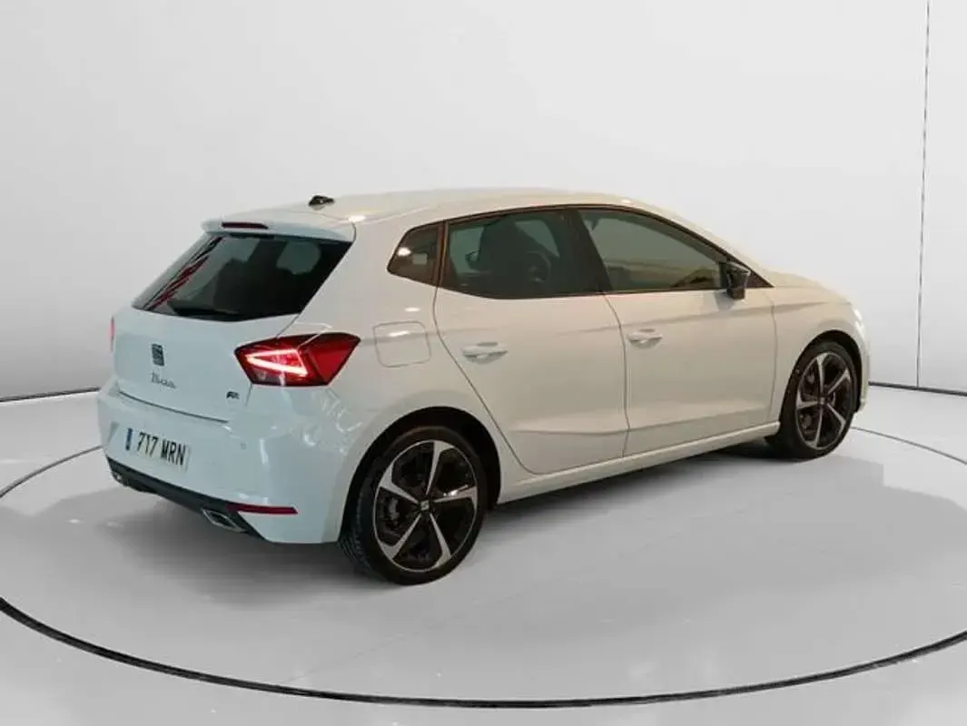 Usado Seat Ibiza FR 151 CV (111 kW) 2024 Negro Utilitario