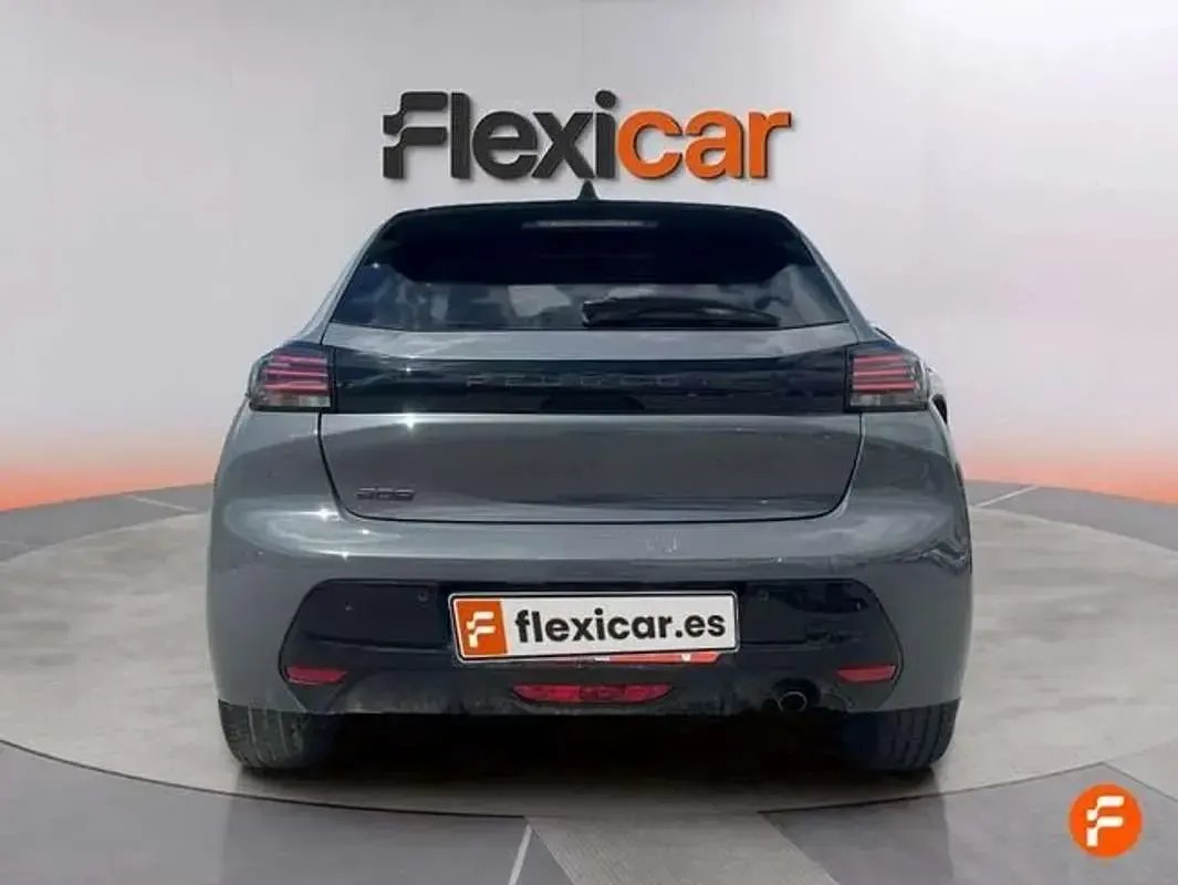 Usado Peugeot 208 Allure 101 CV (74 kW) 2025 Gris Utilitario