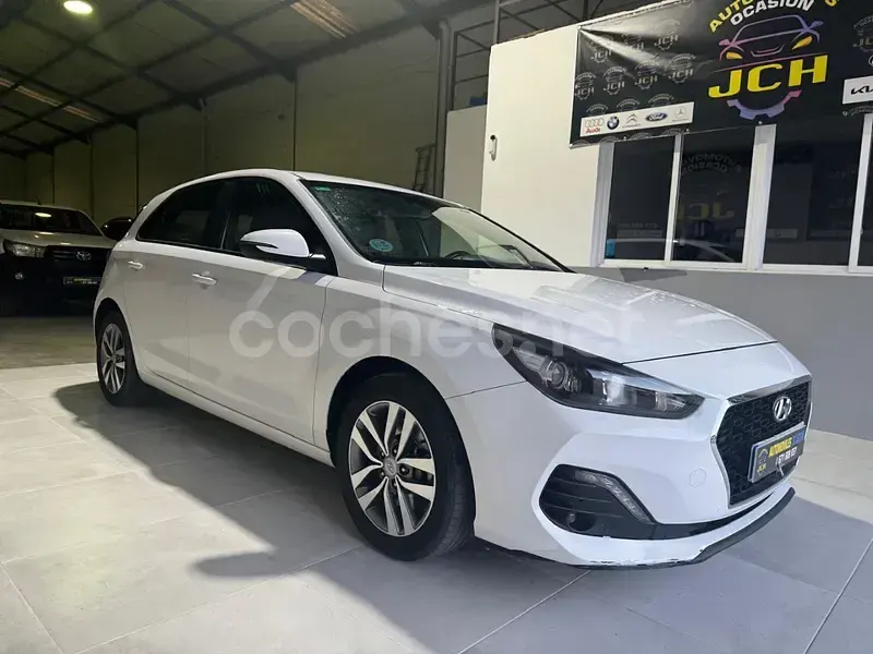 Käytetty Hyundai i30 95 HP (69 kW) 2020 Valkoinen Sedan