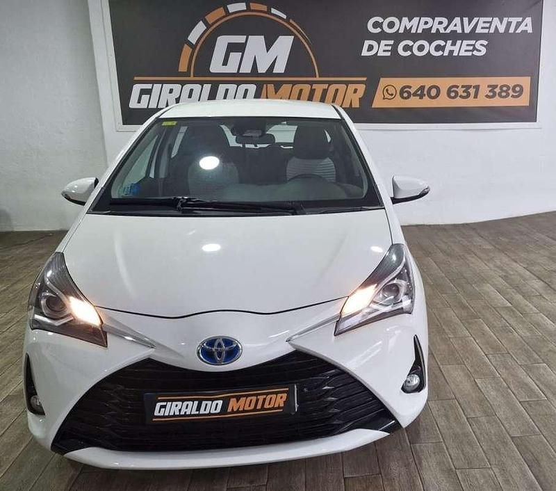 Usado Toyota Yaris Hybrid Active 99 CV (72 kW) 2018 Blanco Utilitario
