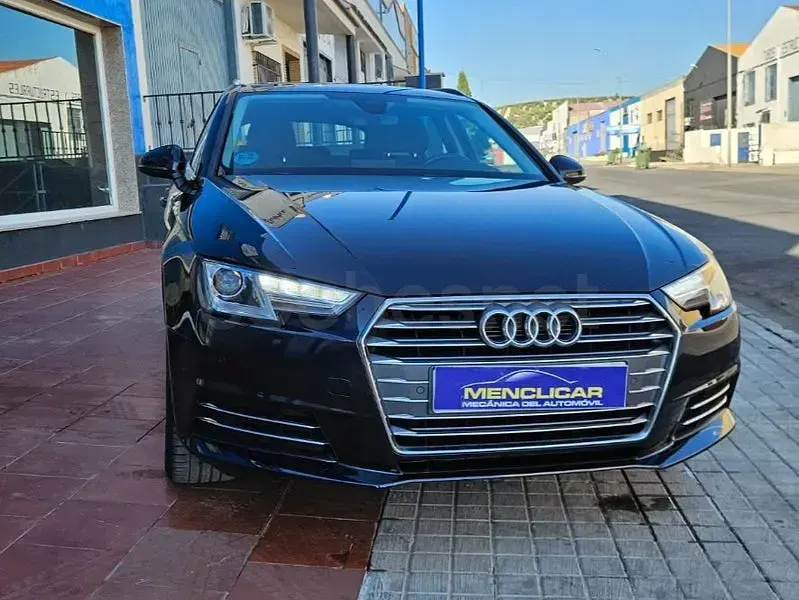 Usado Audi A4 150 CV (110 kW) 2018 Azul Familiar